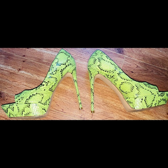 Lime Green Snake Skin Print Liliana Peep Toe Heels - Picture 2 of 3
